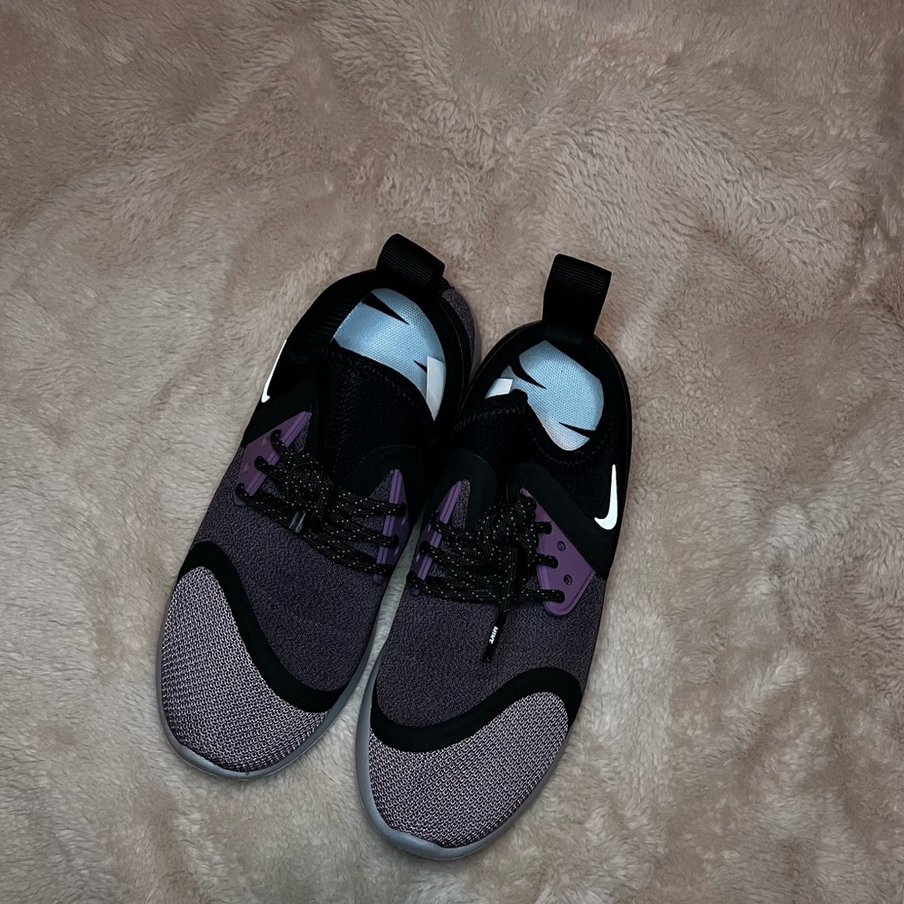 Nike LunarCharge Sneakers